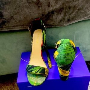 Size 8 gently worn heels safari color